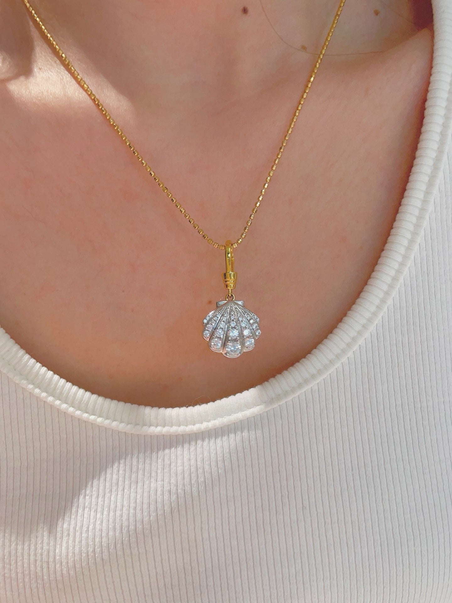 Silver Bling Shell Pendant Necklace with Gradient Lab - Grown Diamonds - floysun