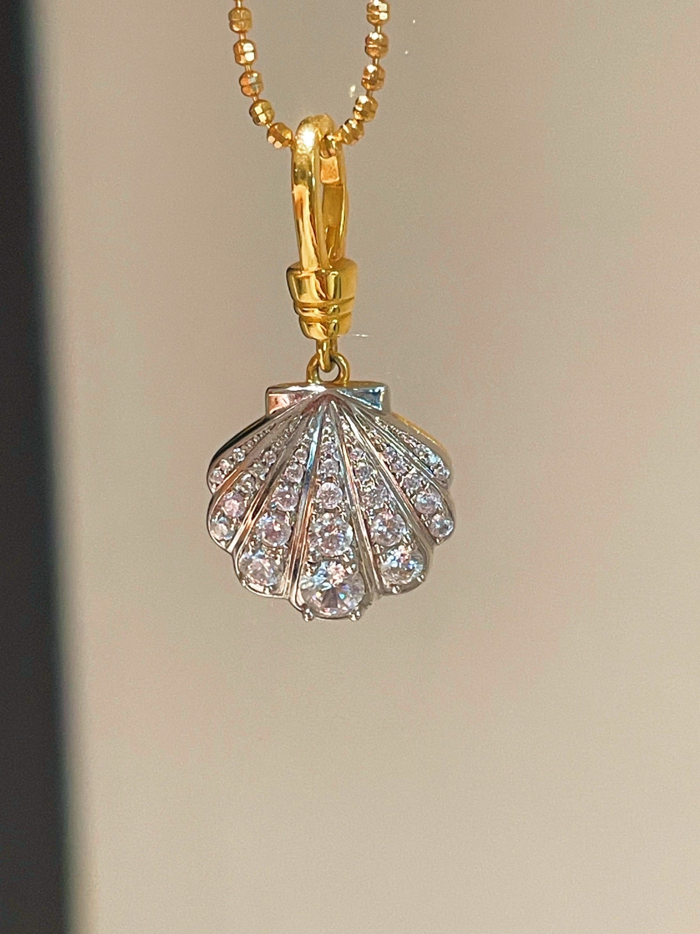 Silver Bling Shell Pendant Necklace with Gradient Lab - Grown Diamonds - floysun