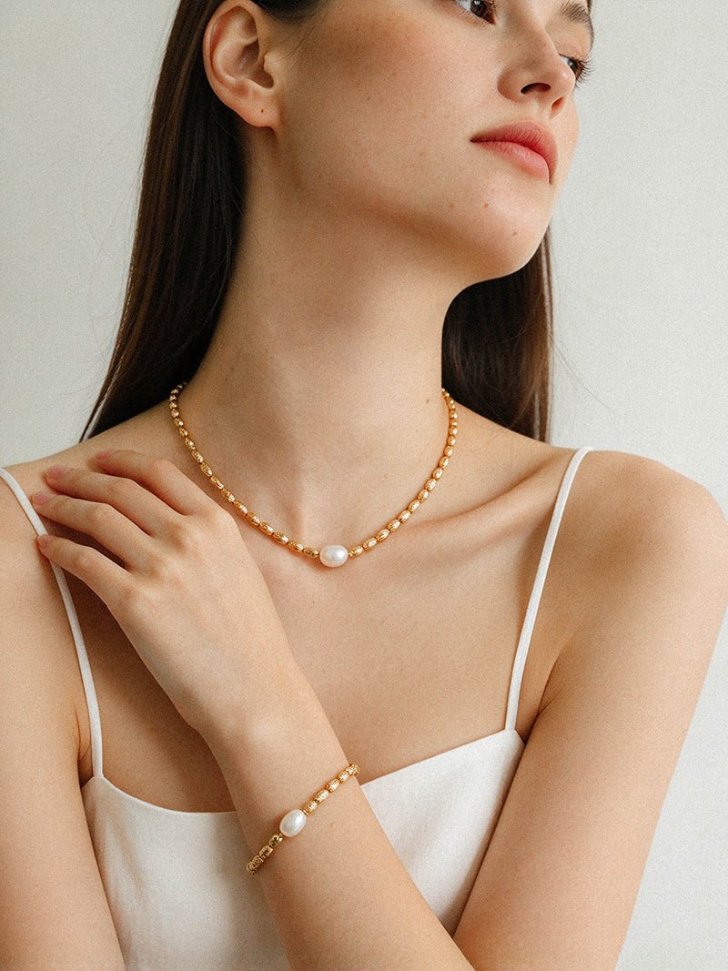 Single Freshwater Pearl Lava Texture Gold Collarbone Necklace - floysun