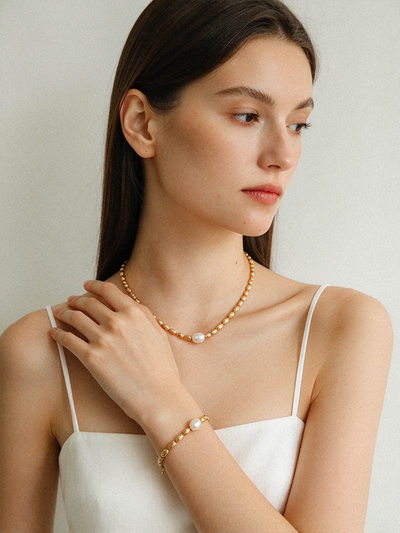 Single Freshwater Pearl Lava Texture Gold Collarbone Necklace - floysun