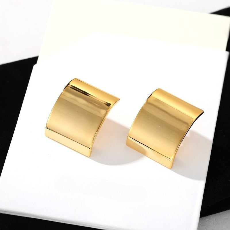 Sleek Polished Rectangular Curved Stud Earrings - floysun