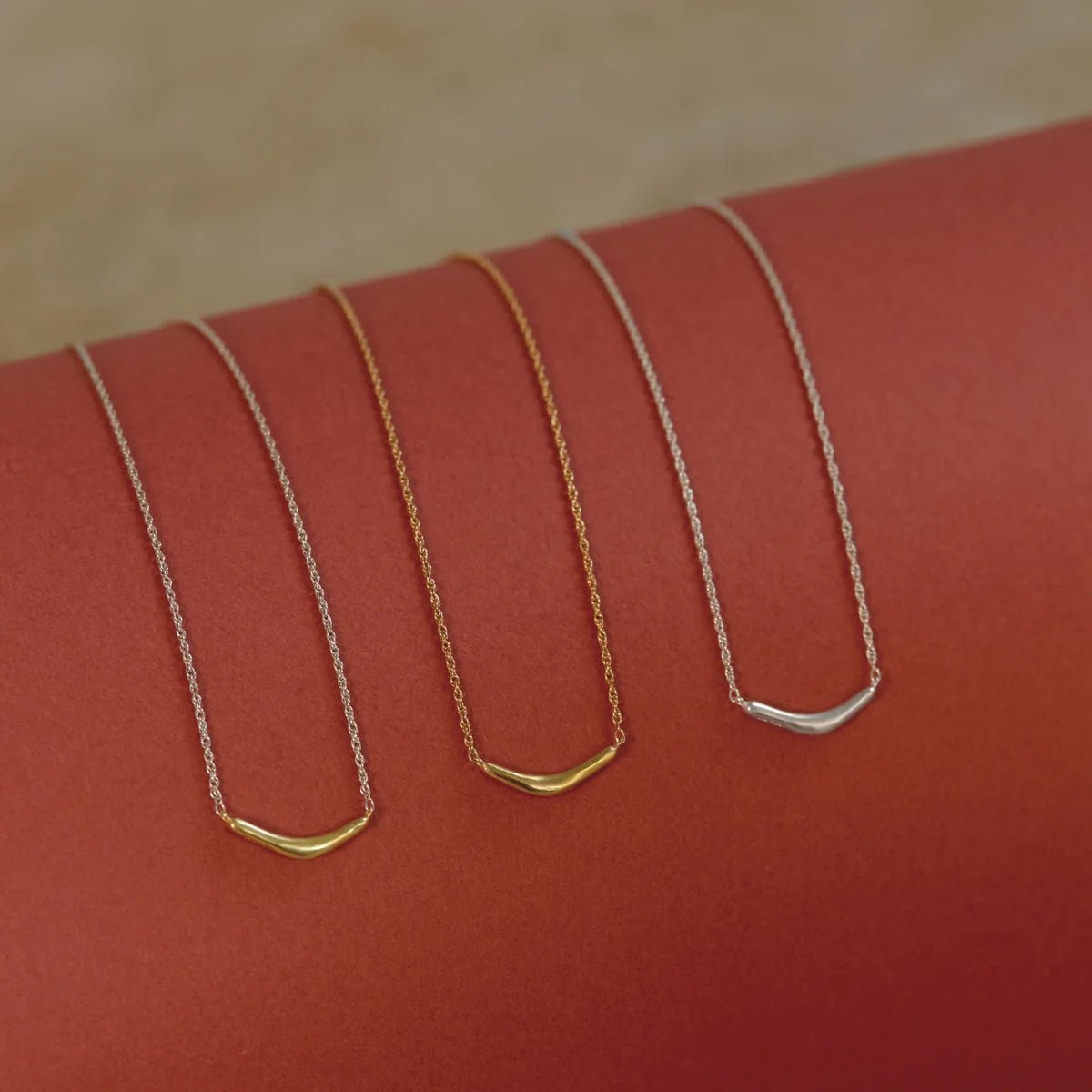 Smile Curve Necklace | Minimal Sterling Silver Necklace - floysun