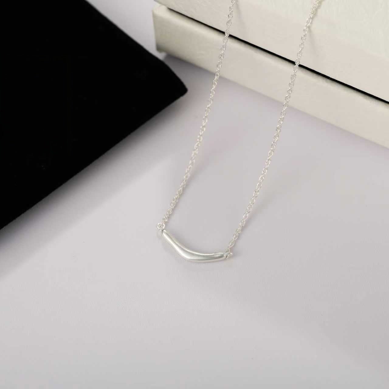 Smile Curve Necklace | Minimal Sterling Silver Necklace - floysun
