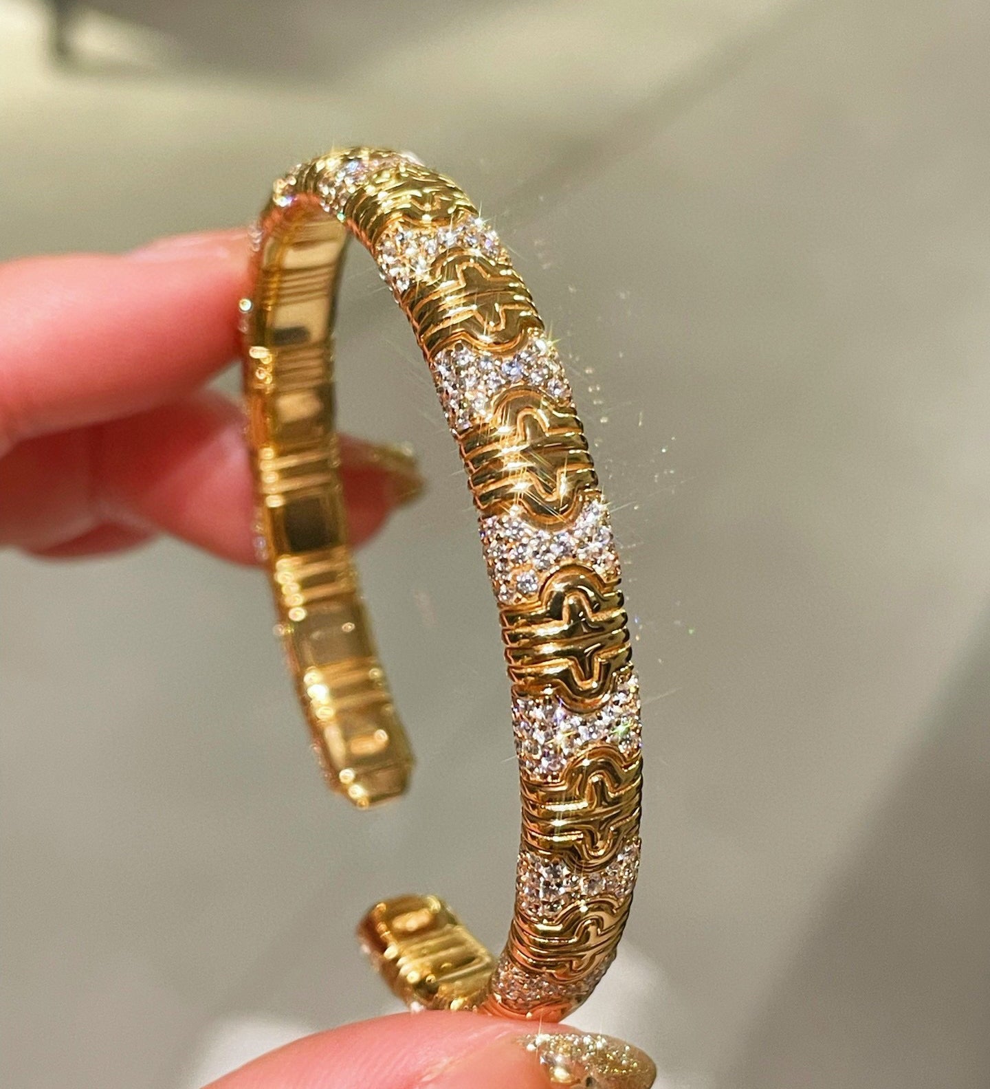 Spiga Sparkling Diamond Stretch Cuff Bracelet - floysun
