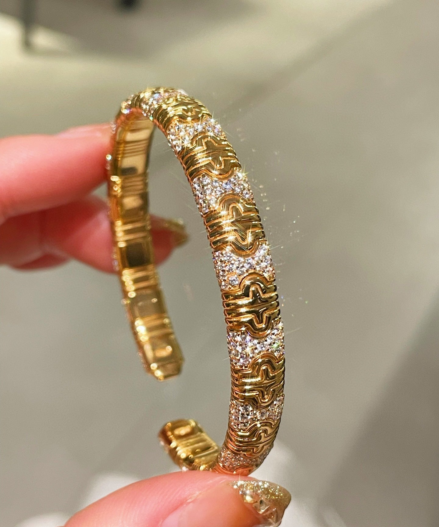 Spiga Sparkling Diamond Stretch Cuff Bracelet - floysun
