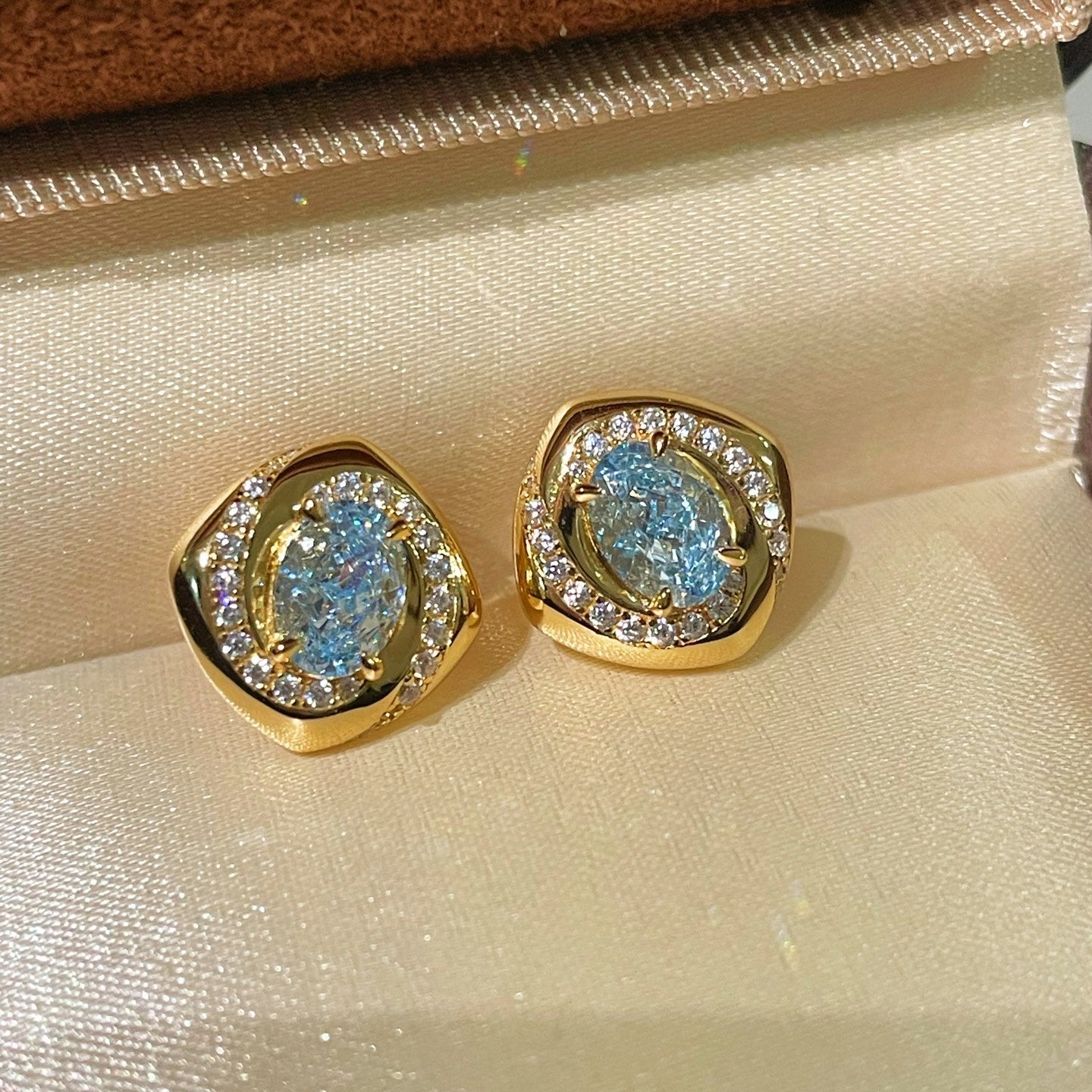 Spiral Glow Aquamarine Stud Earrings - floysun