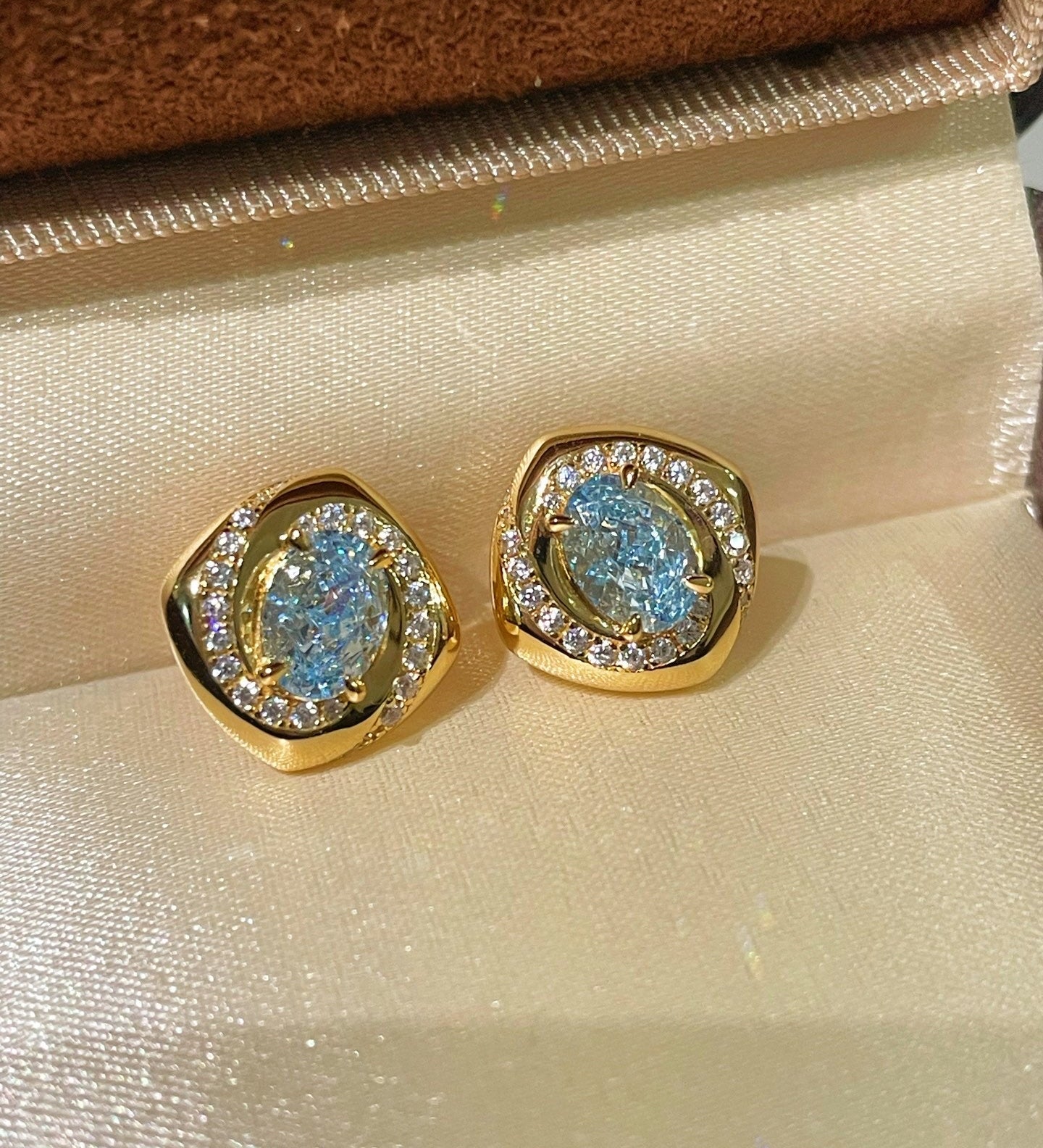 Spiral Glow Aquamarine Stud Earrings - floysun