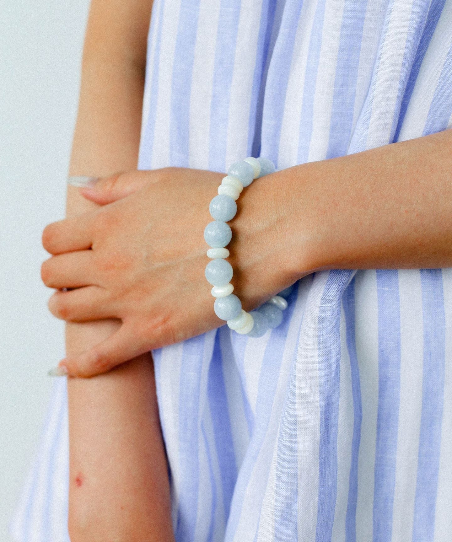 Summer Aquamarine & White Mother of Pearl Beaded Bracelet - floysun