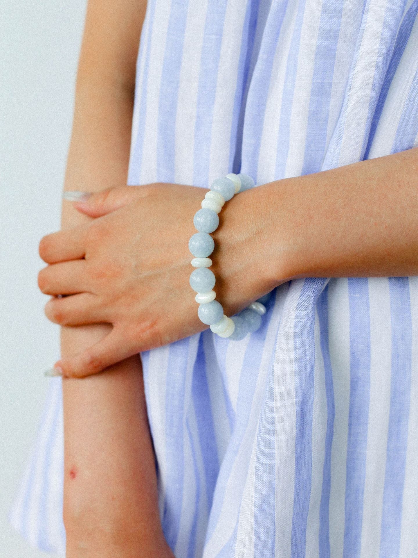 Summer Aquamarine & White Mother of Pearl Beaded Bracelet - floysun