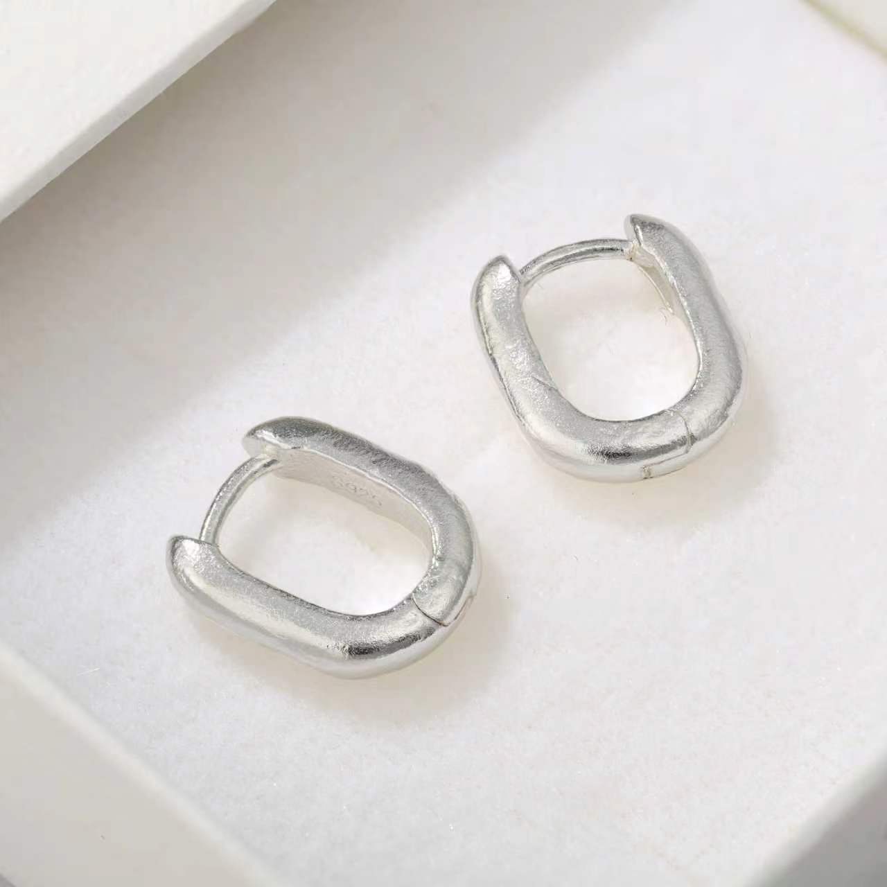 Textured U‑Shape Two‑Tone Huggie Hoop Earrings - floysun