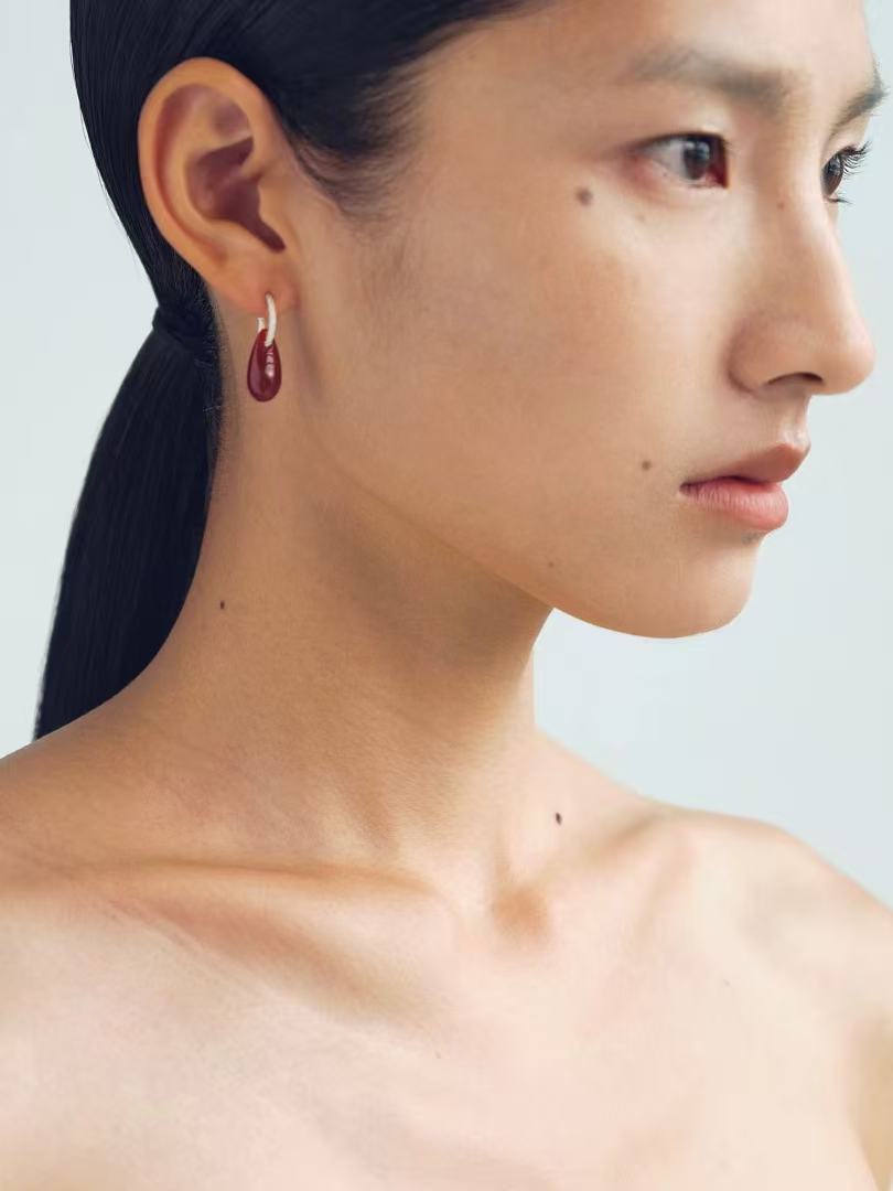 Twisted Hoop Drop Earrings with Red Glass – Silver - floysun