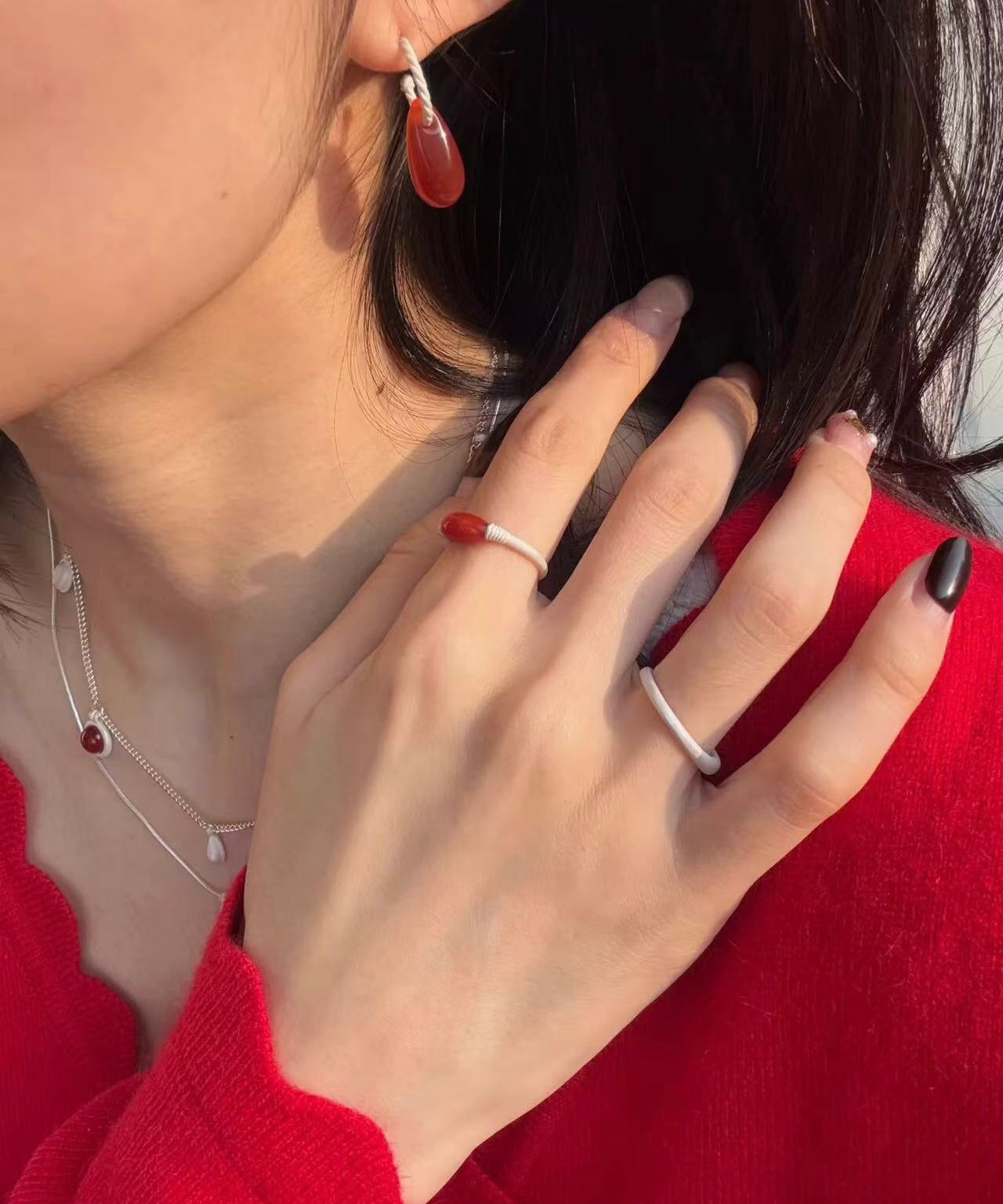 Twisted Hoop Drop Earrings with Red Glass – Silver - floysun