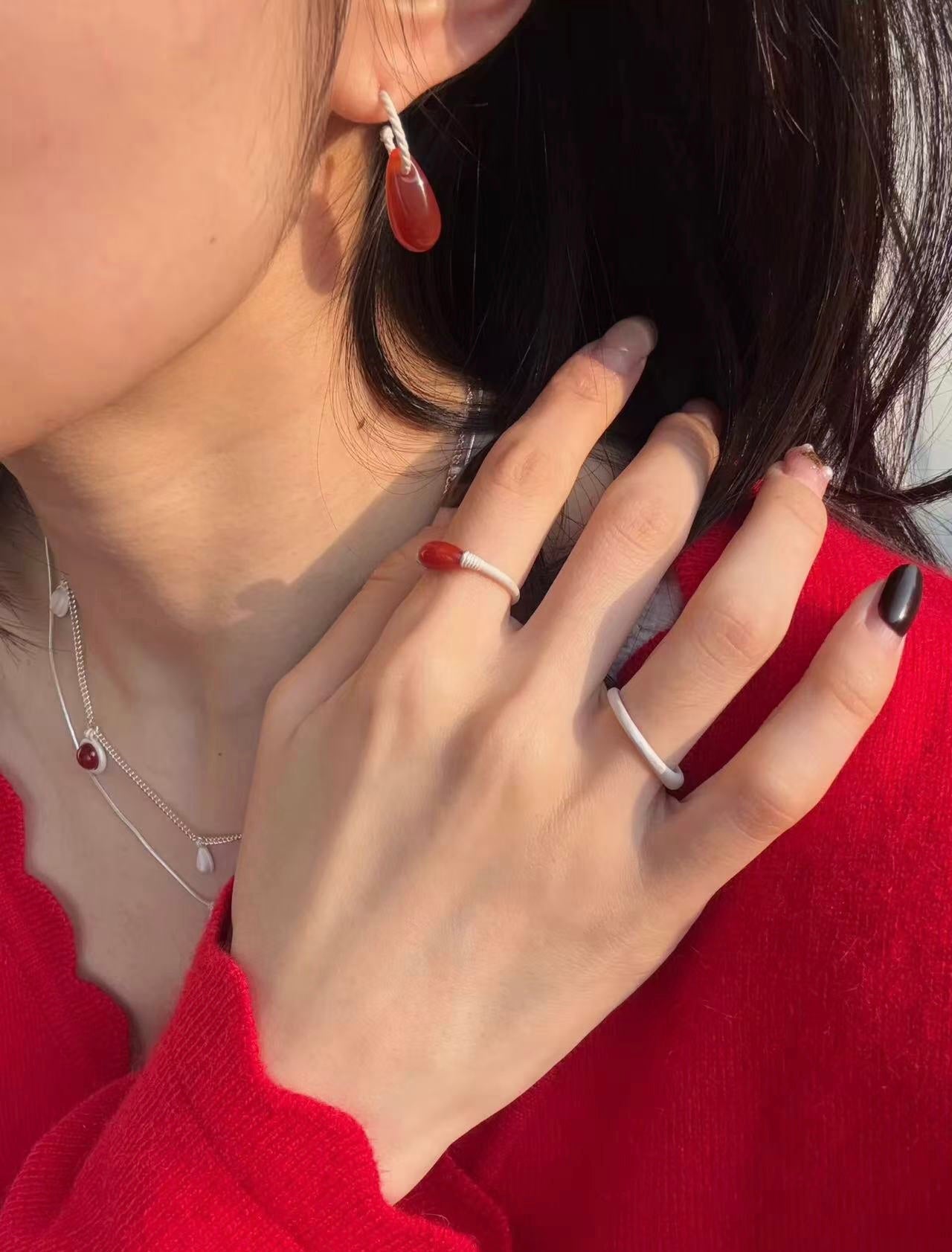 Twisted Hoop Drop Earrings with Red Glass – Silver - floysun