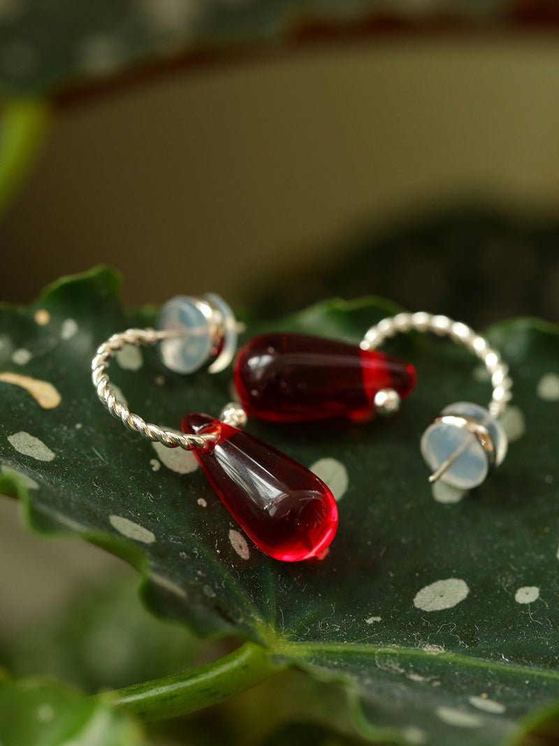 Twisted Hoop Drop Earrings with Red Glass – Silver - floysun