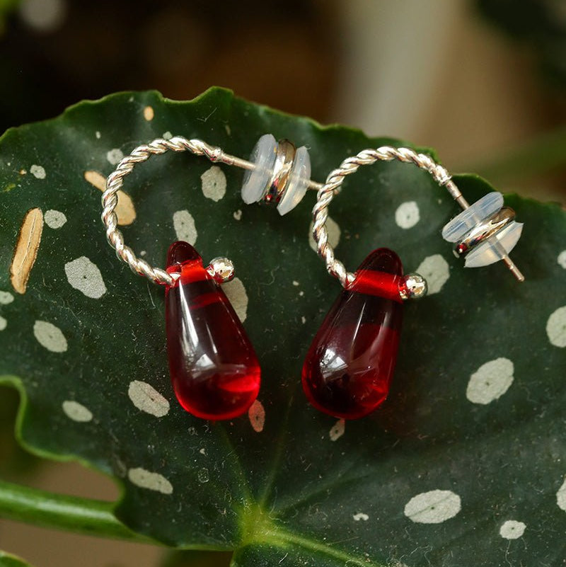 Twisted Hoop Drop Earrings with Red Glass – Silver - floysun