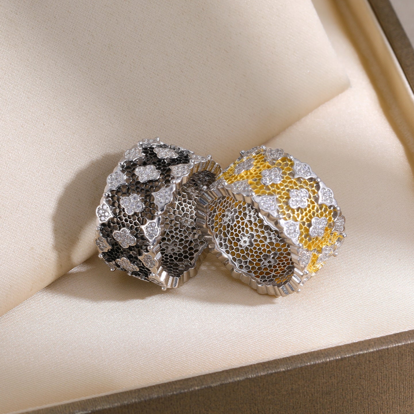 Two-Tone Clover Pavé Lace Band Ring - floysun