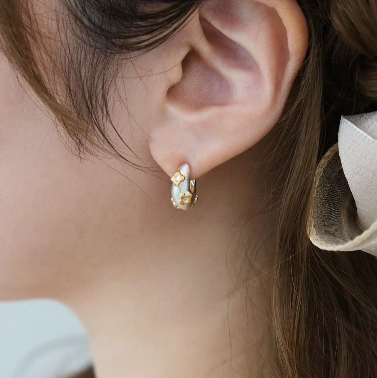 Two-Tone Floral Puffy Crescent Hoop Earrings - floysun