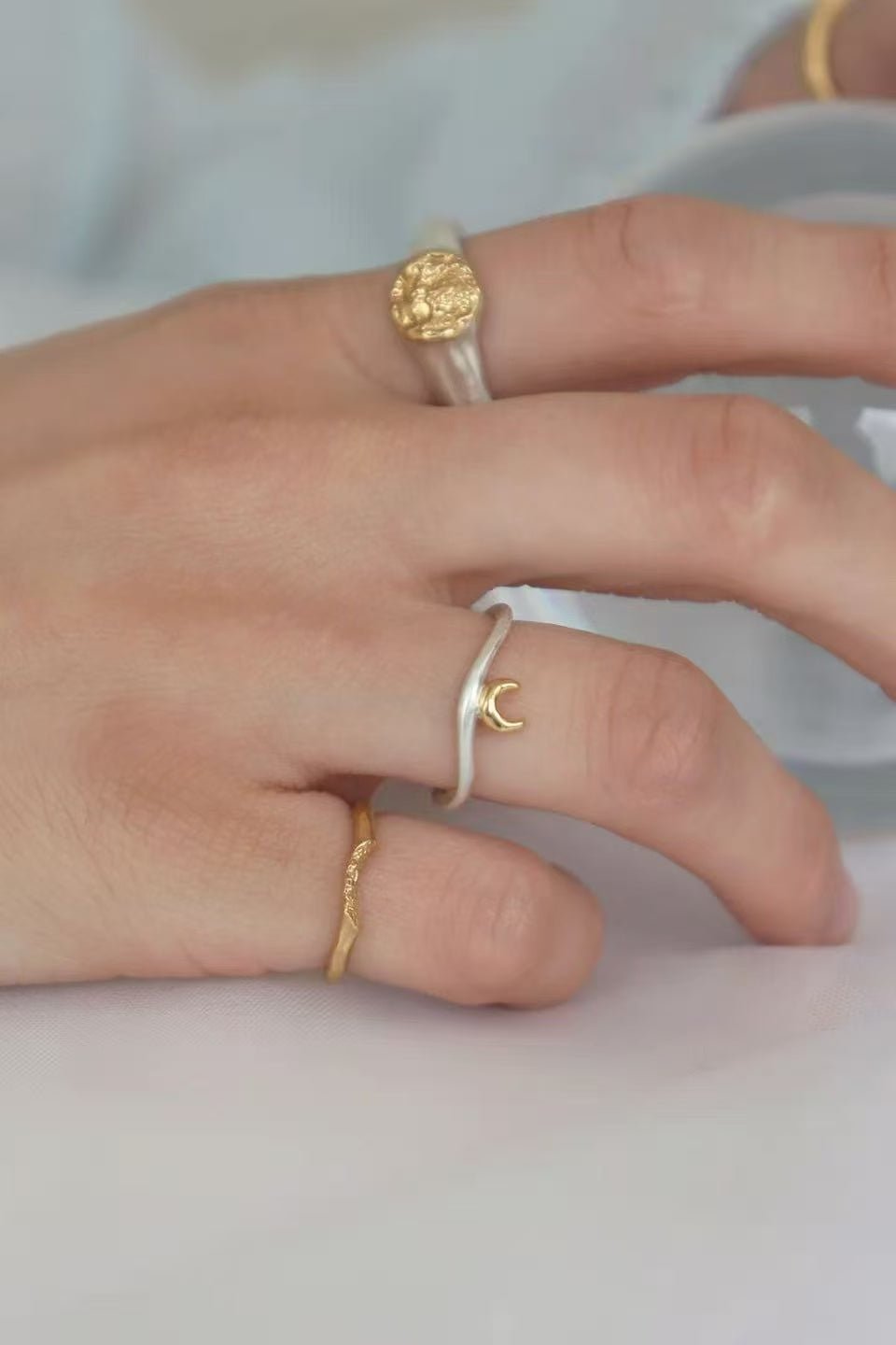 Two-Tone Textured Coin Signet Ring - floysun