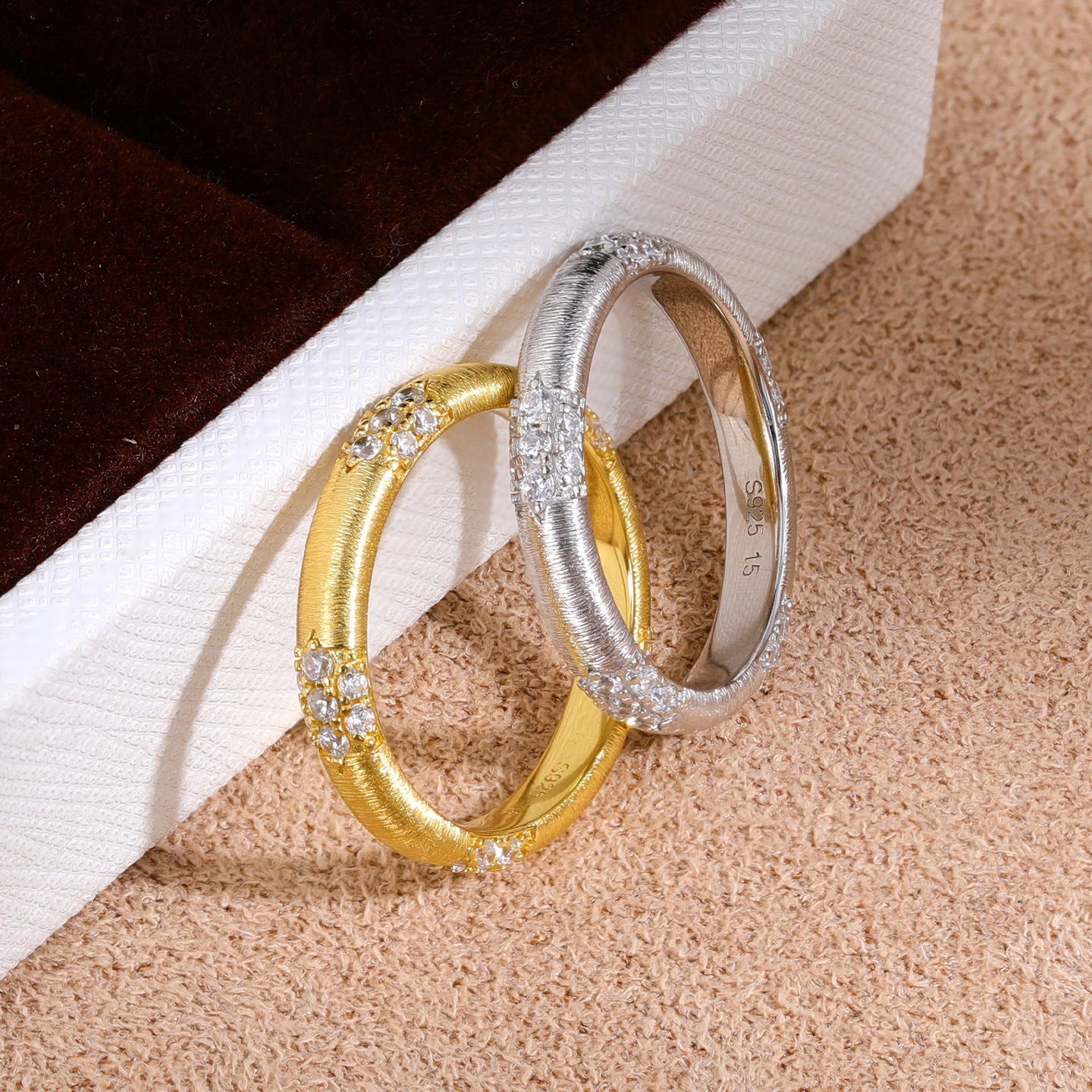 Vintage Brushed Texture CZ Accent Band Ring - floysun