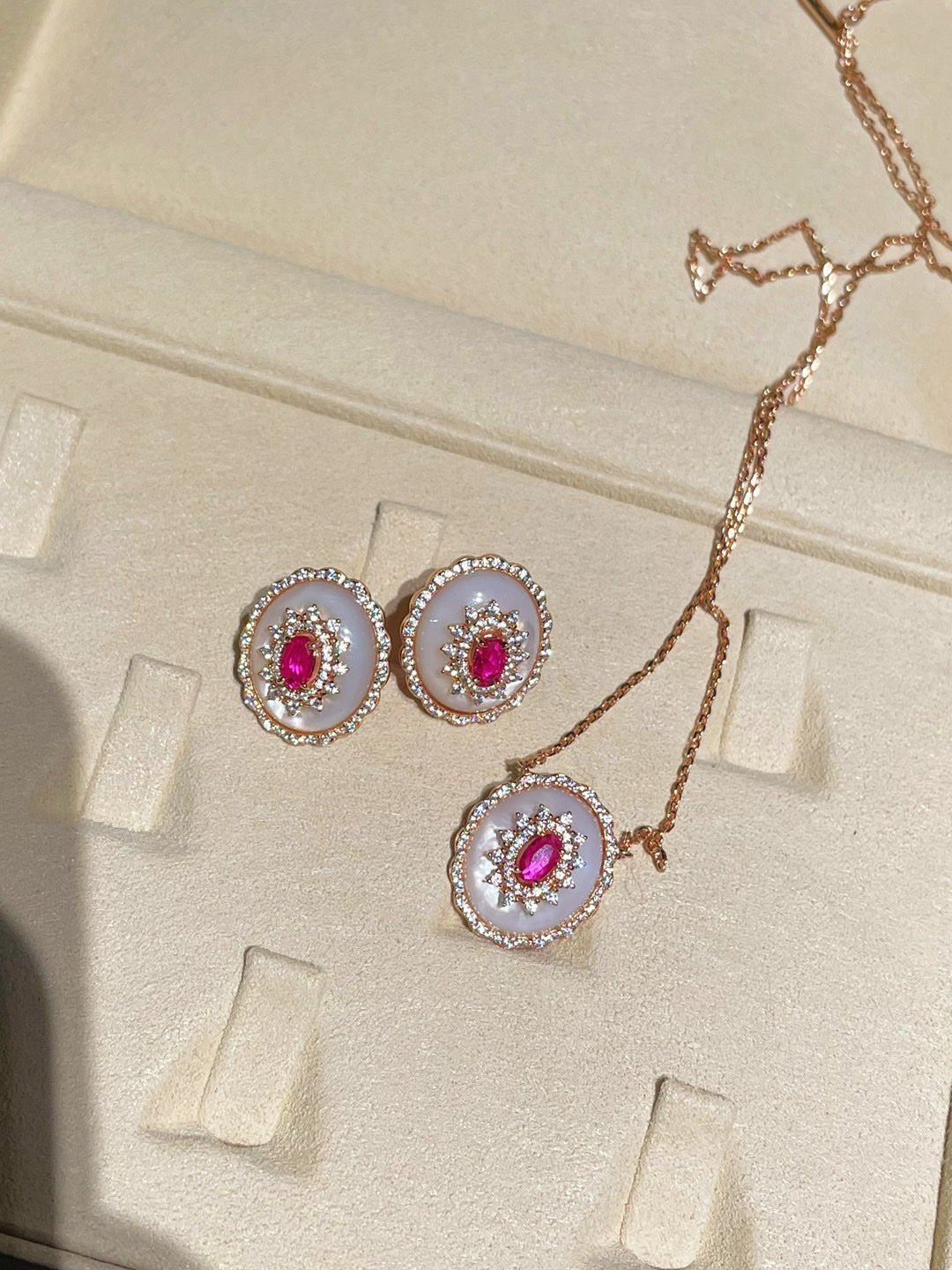 Vintage Court Ruby & Mother - of - Pearl Cabochon Necklace - floysun