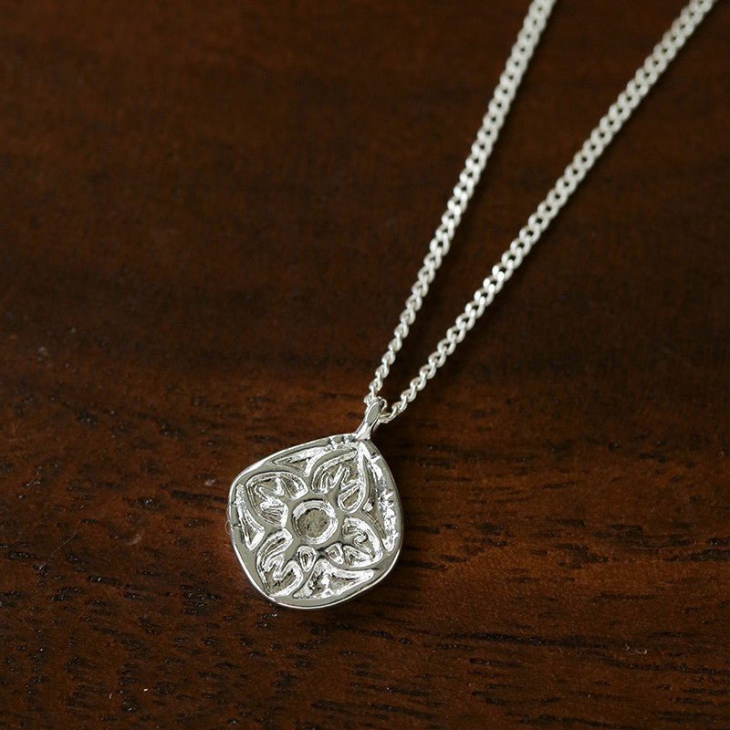 Vintage Floral Relief Geometric Cubic Zirconia Pendant Necklace - floysun