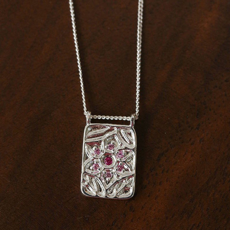 Vintage Floral Relief Geometric Cubic Zirconia Pendant Necklace - floysun