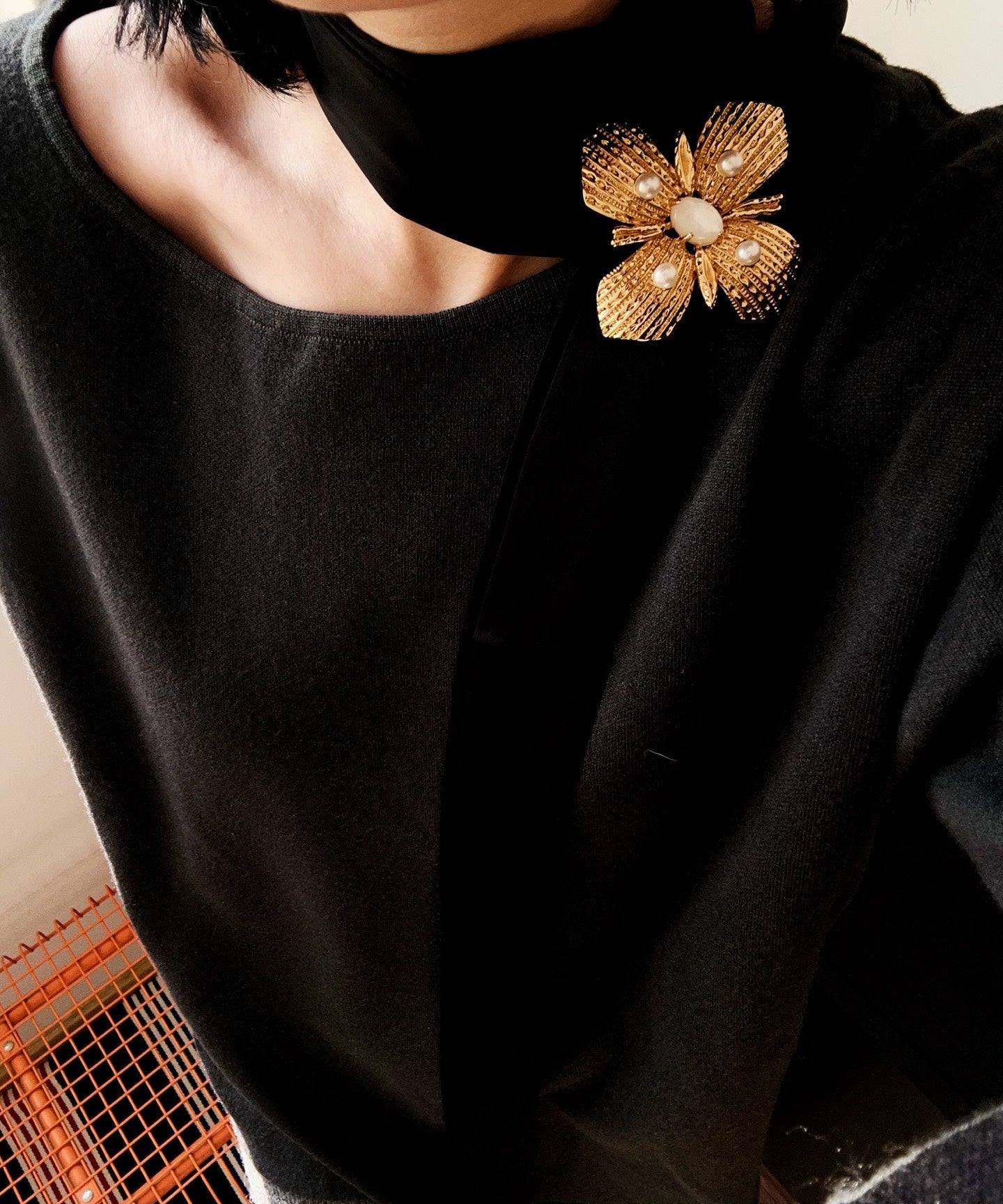 Vintage Gilded Pearl & Mother of pearls Floral Brooch - floysun