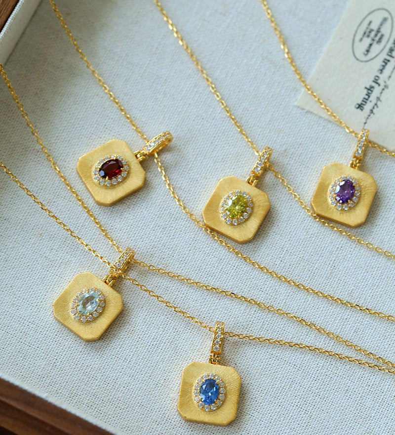 Vintage Gleam Square Pendant Necklace - floysun