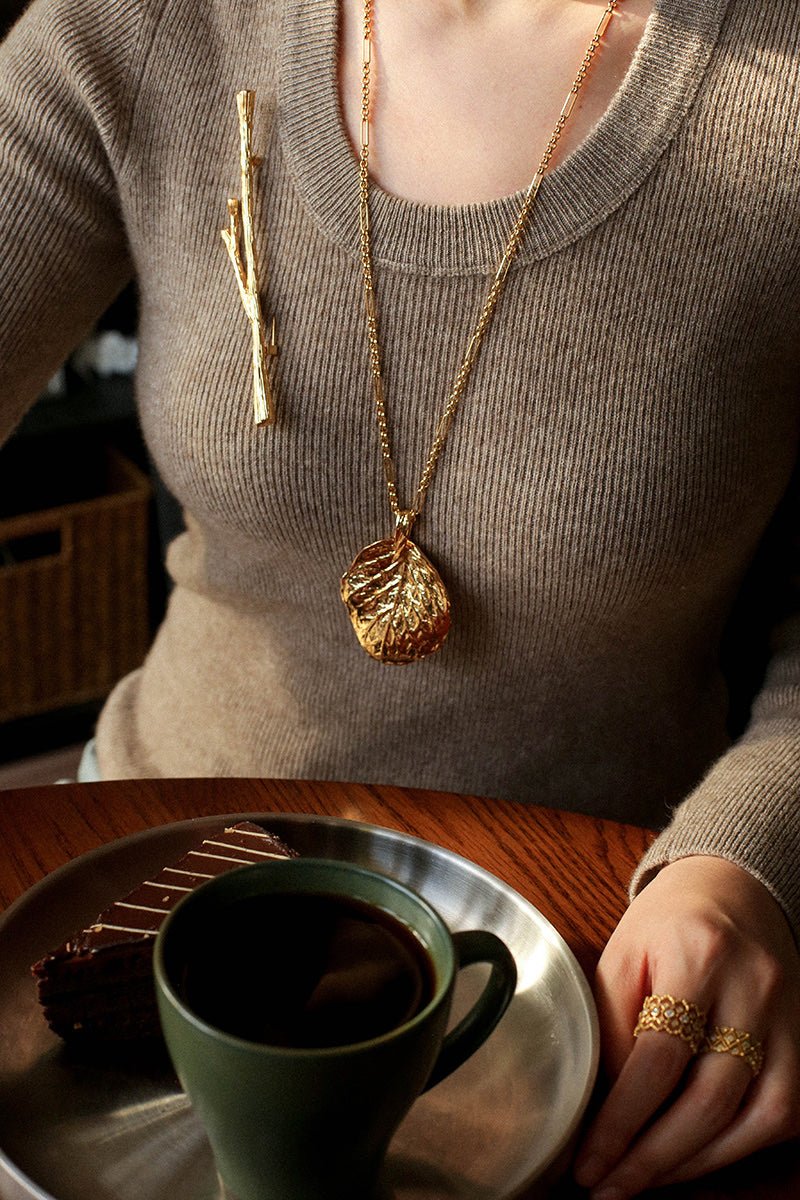 Vintage Gold Leaf Texture Pendant Necklace - floysun