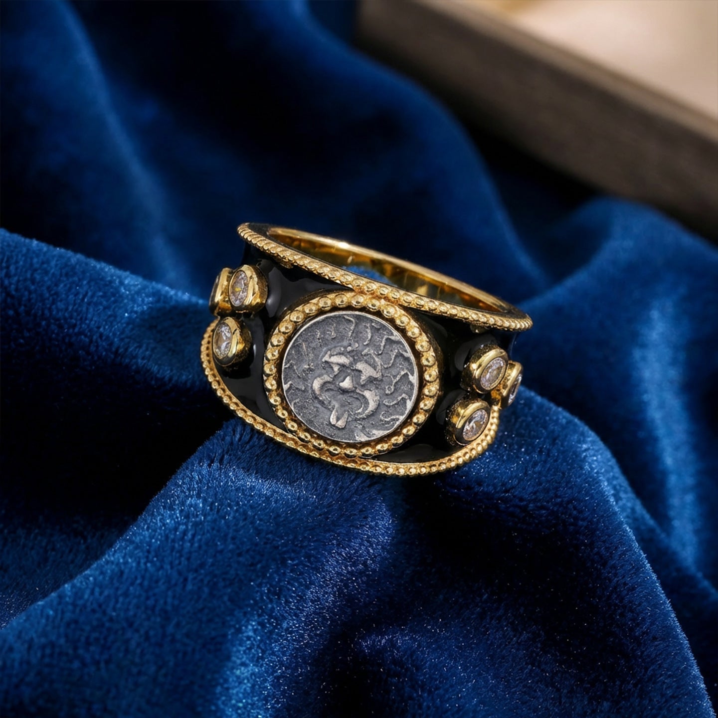 Vintage Medusa Black Enamel Ring - floysun