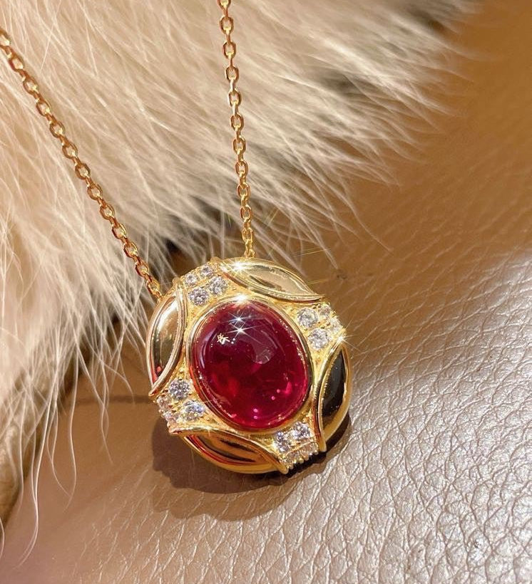 Vintage Regal Ruby Cabochon Pendant Necklace - floysun