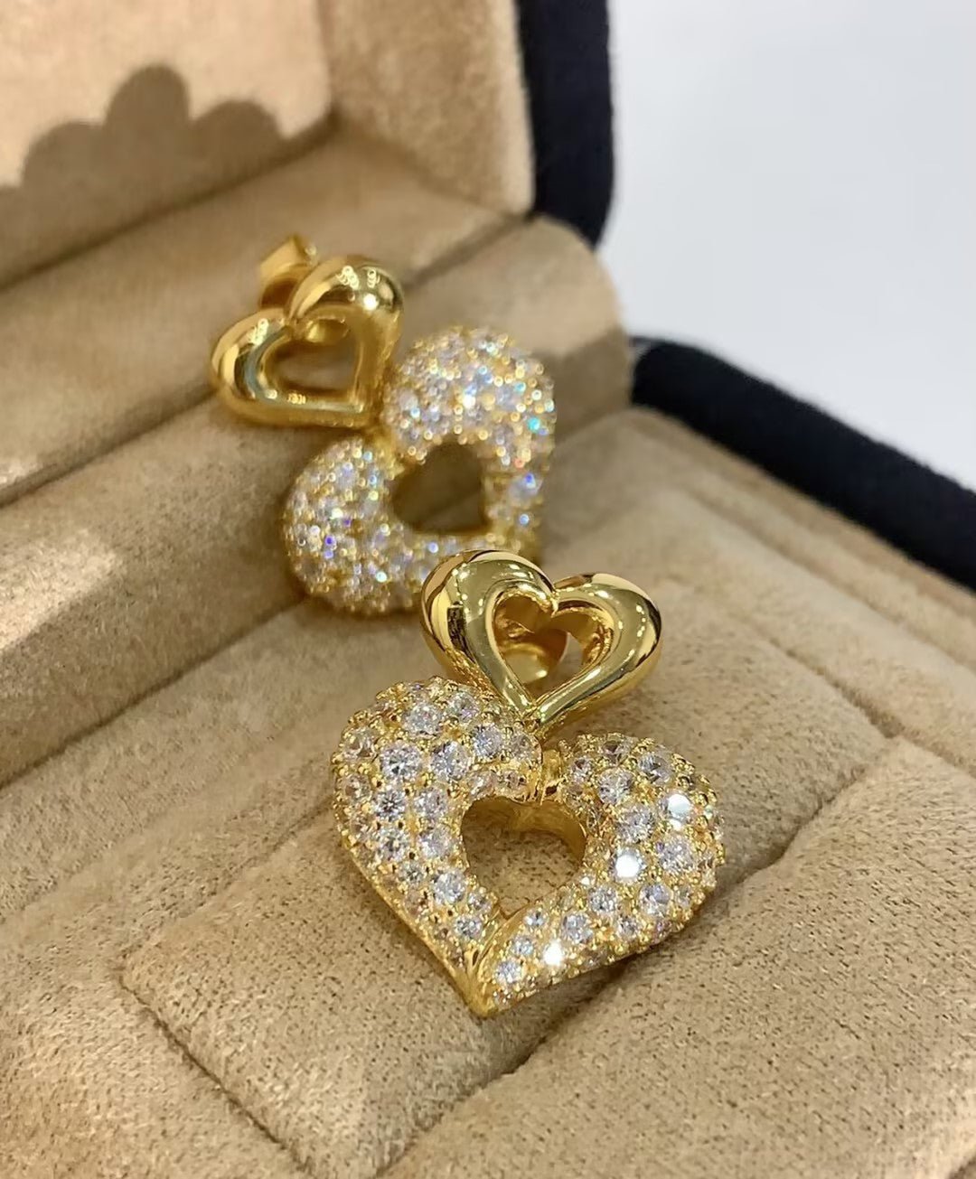 Vintage Two-tone Heart High Carbon Diamond Huggie Earrings - floysun