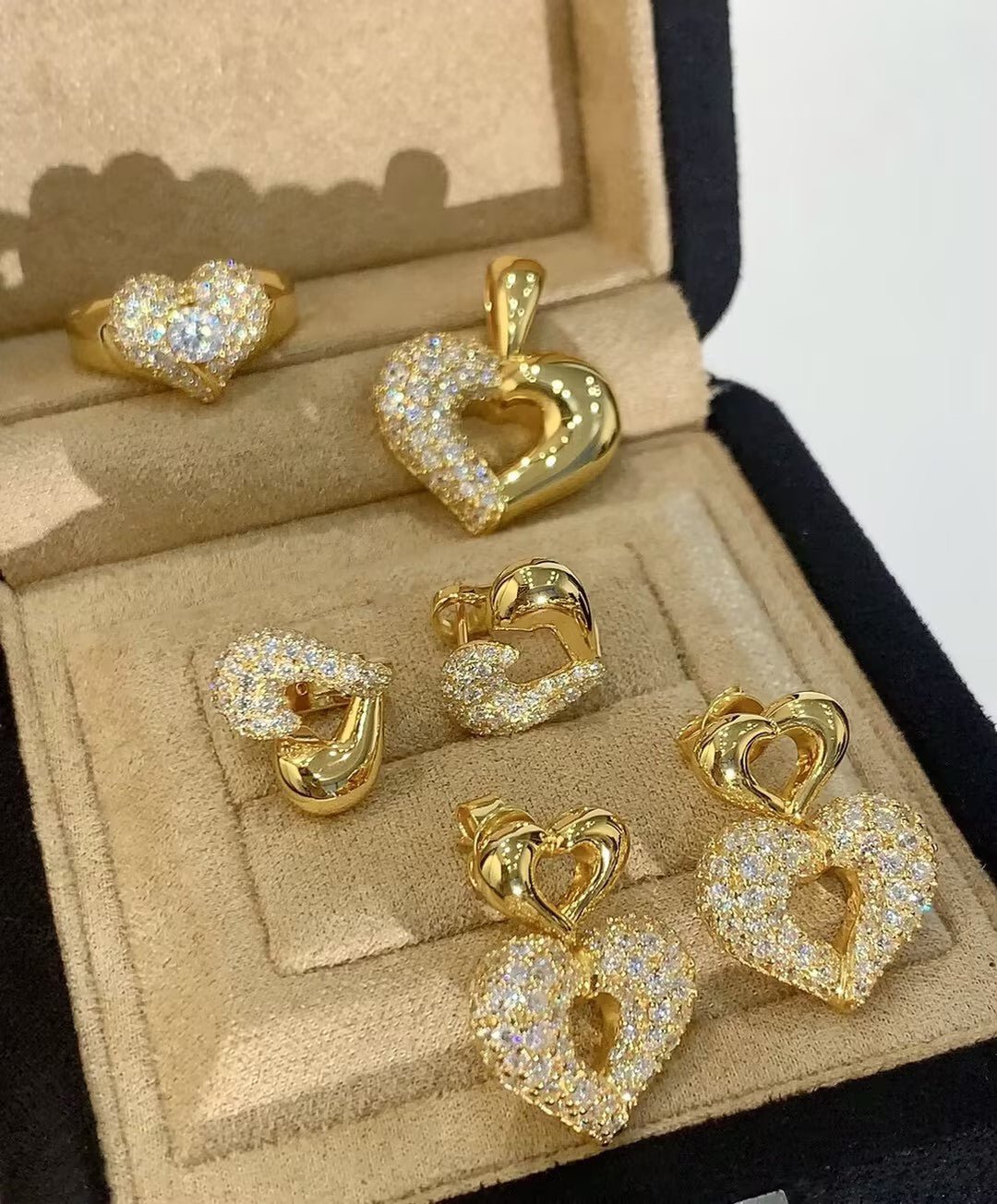 Vintage Two-tone Heart High Carbon Diamond Huggie Earrings - floysun