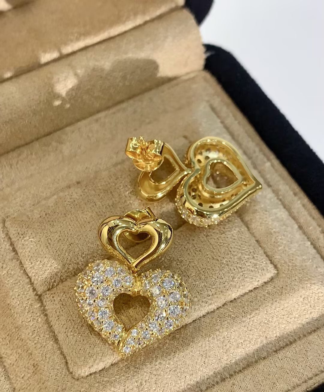 Vintage Two-tone Heart High Carbon Diamond Huggie Earrings - floysun