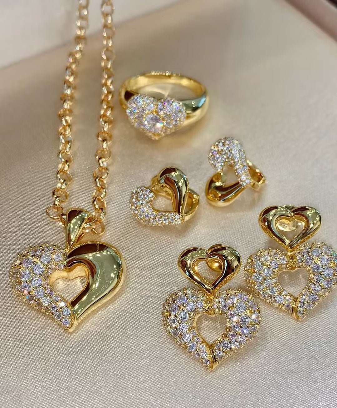 Vintage Two-tone Heart High Carbon Diamond Huggie Earrings - floysun