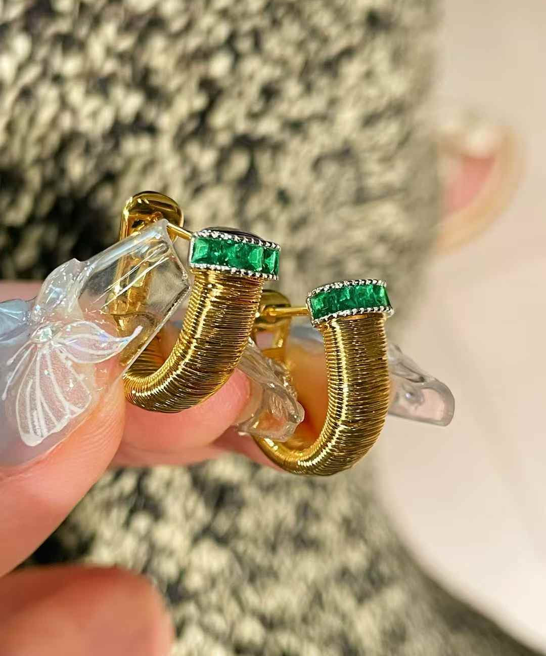 Vintage Wrapped Wire Emerald U-Shape Earrings - floysun