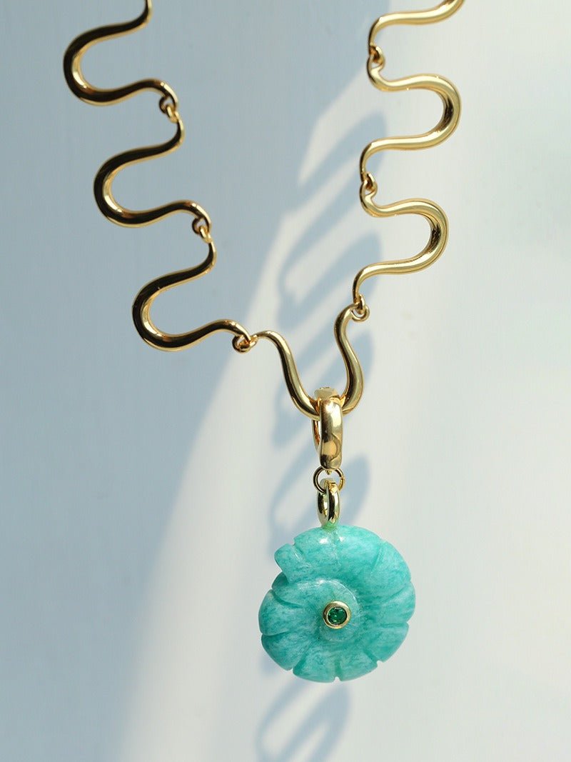 Wavy U-shaped Chain with Natural Stone Shell Charm Pendant Necklace - floysun