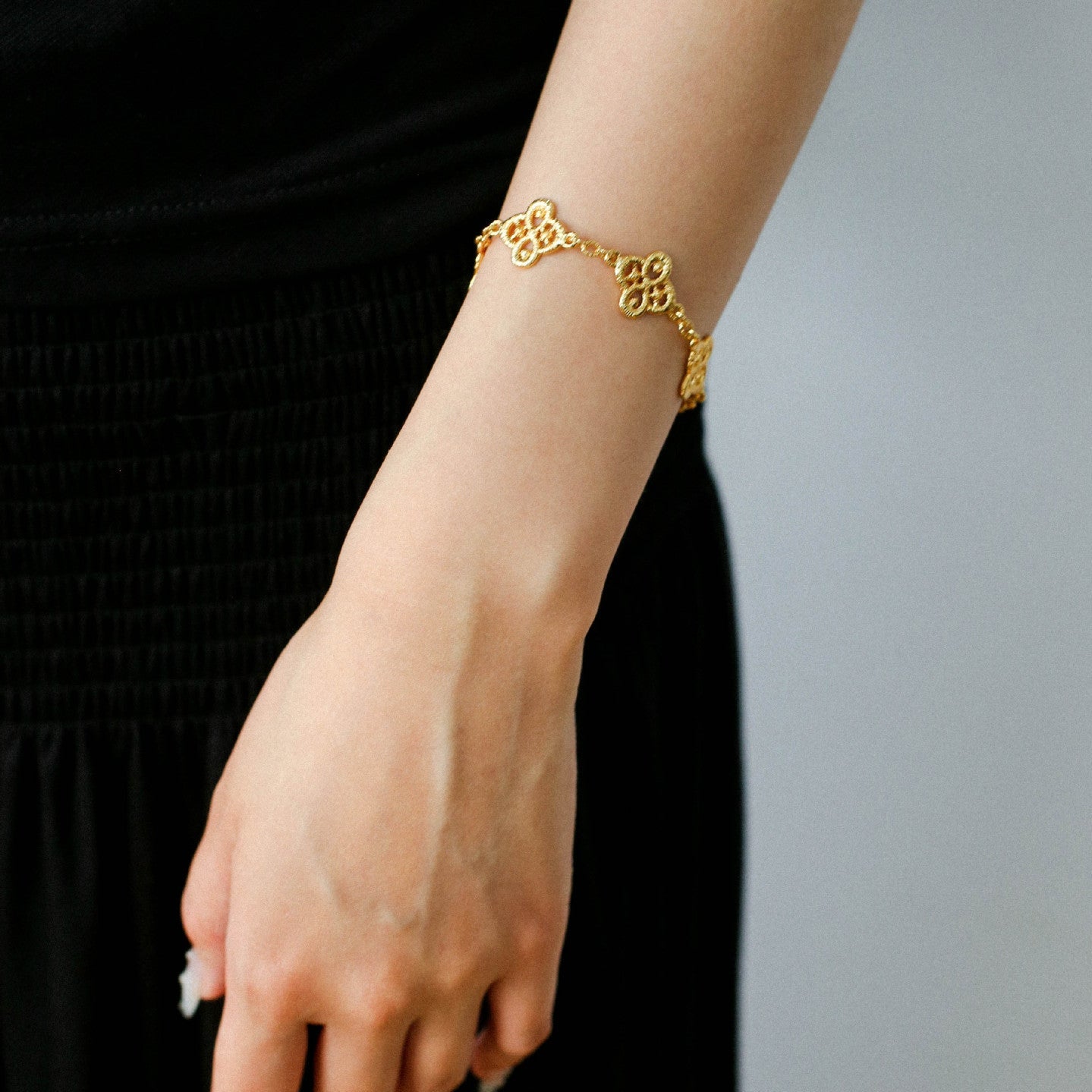 Whisper of Lace Embroidered Floral Bracelet - Gold - floysun
