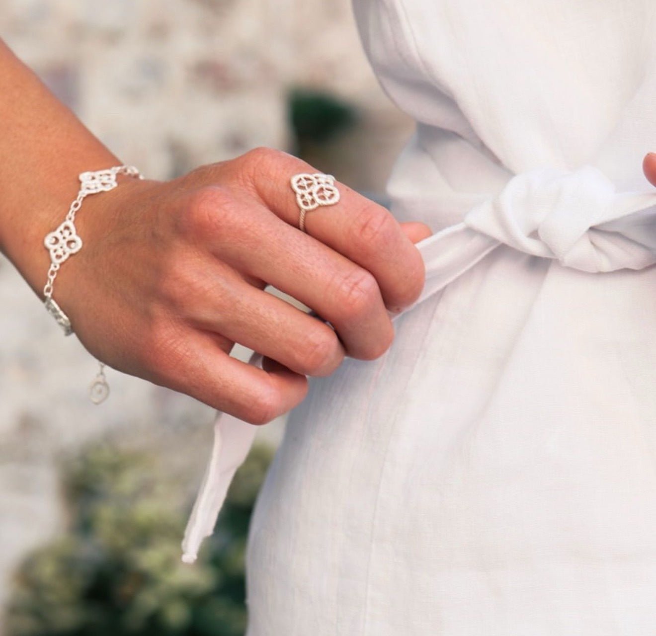 Whisper of Lace Embroidered Floral Bracelet - Silver - floysun