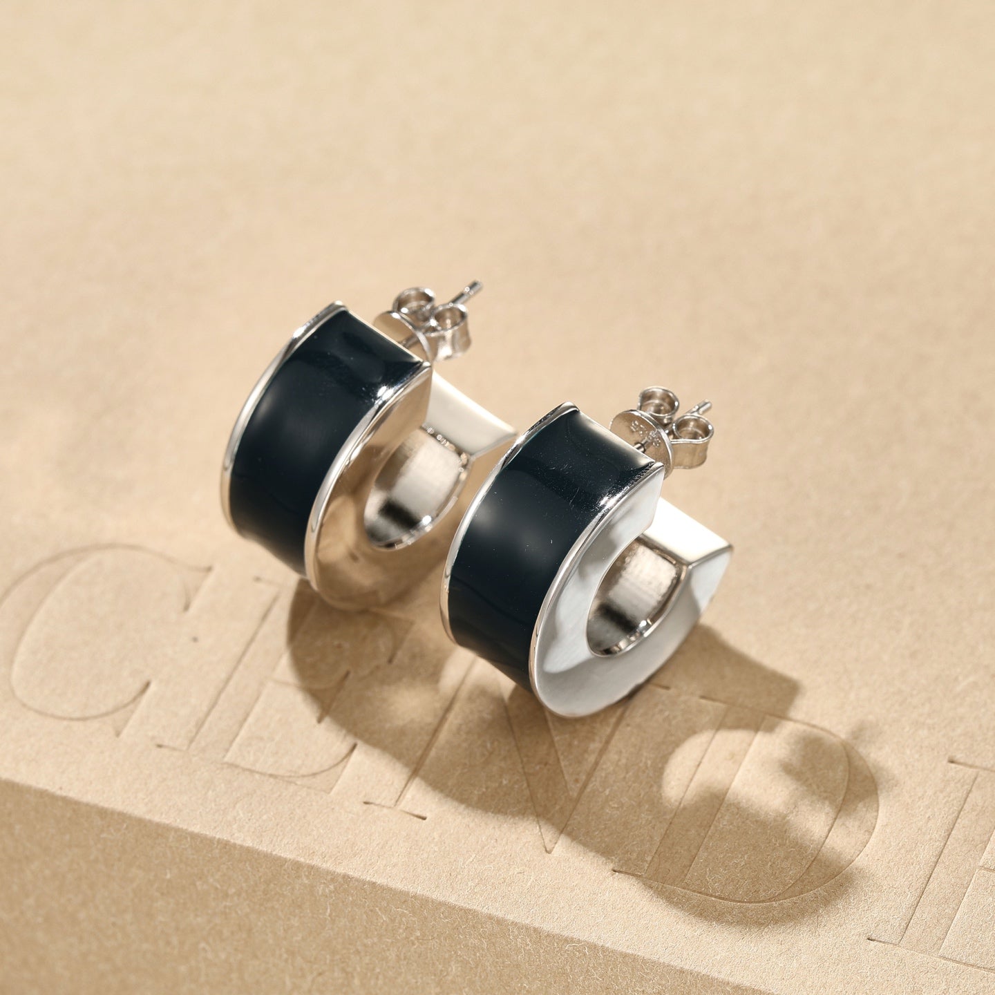 Liquid Enamel Arc Stud Earrings – Refined Luxury Curve Design