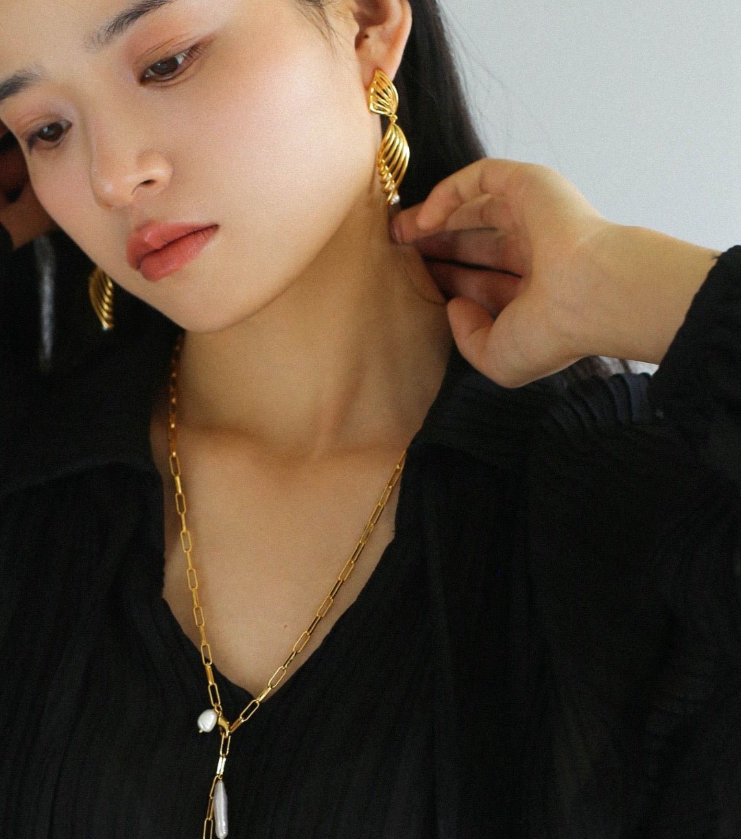 Elegance Redefined - Geometric Pearl Earrings - floysun