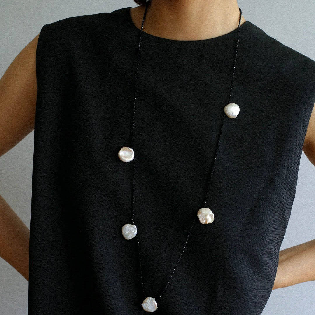 Five Large Petal Baroque Pearls Black Spinel Necklace - floysun