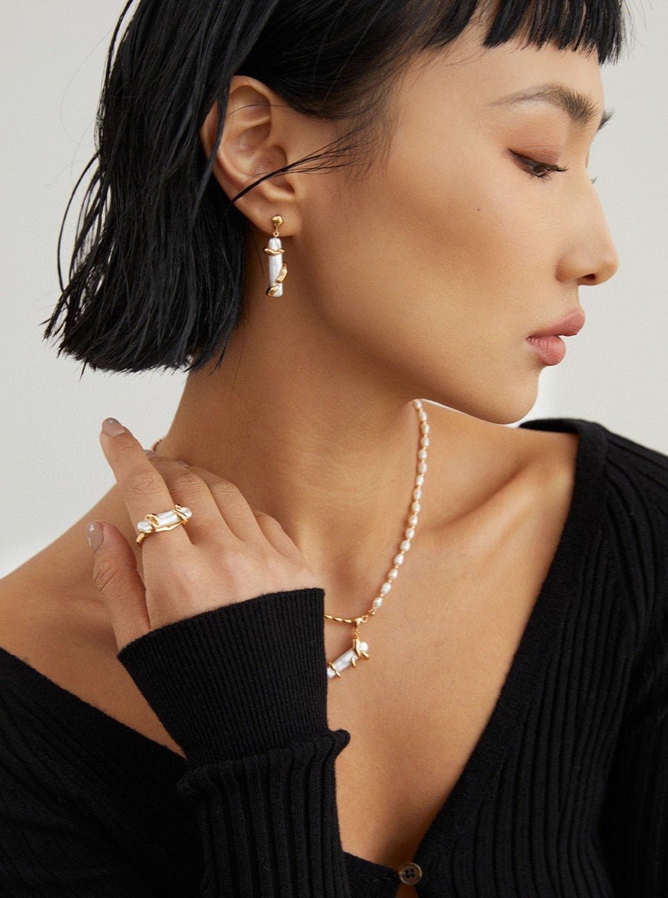 Metal Wrap Baroque Pearl Asymmetric Earrings - floysun