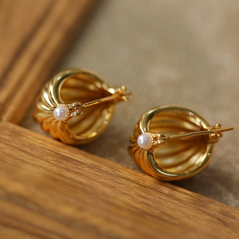 PETITE PEARL STUDS (STERLING SILVER) – KIRSTIN ASH (United States)