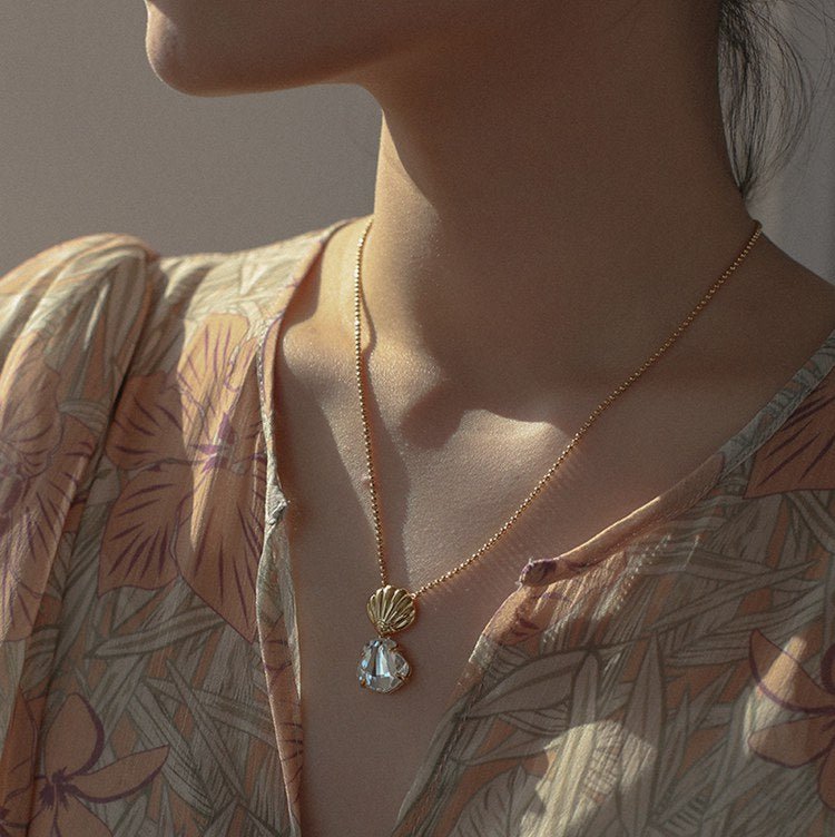 Scalloped Crystal Shell Necklace - floysun