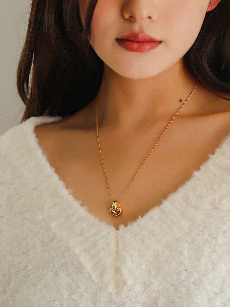 Simple Metal Three-dimensional GoldBean Necklace - floysun