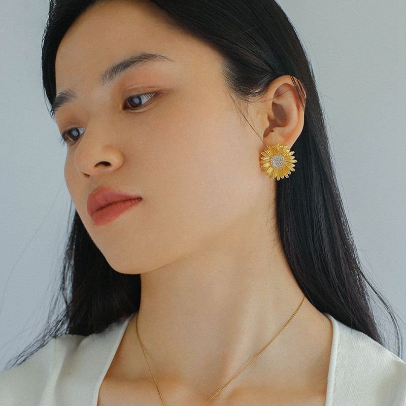 Three-dimensional Small Daisy Stud Earrings - floysun
